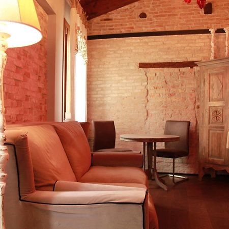 Rosso Charm B&B Венеция Екстериор снимка