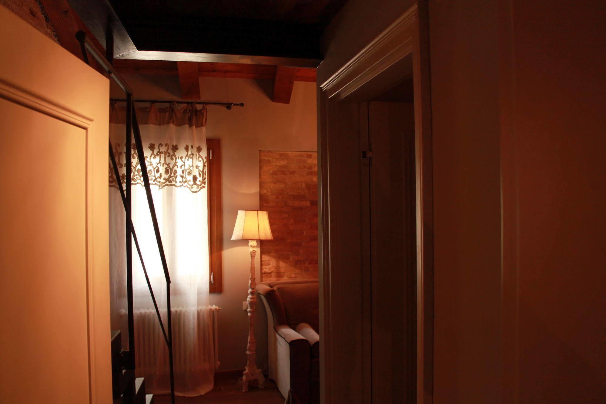 Rosso Charm B&B Венеция Екстериор снимка